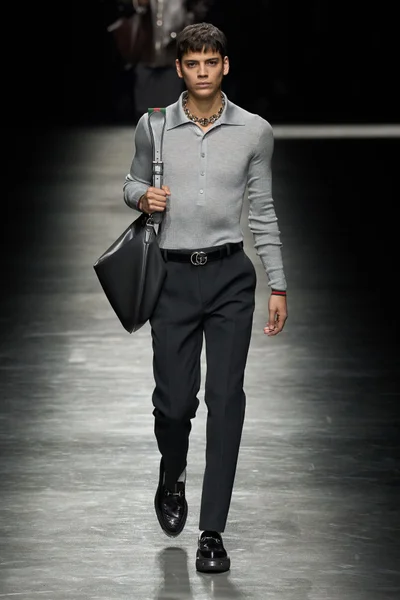 Look 15